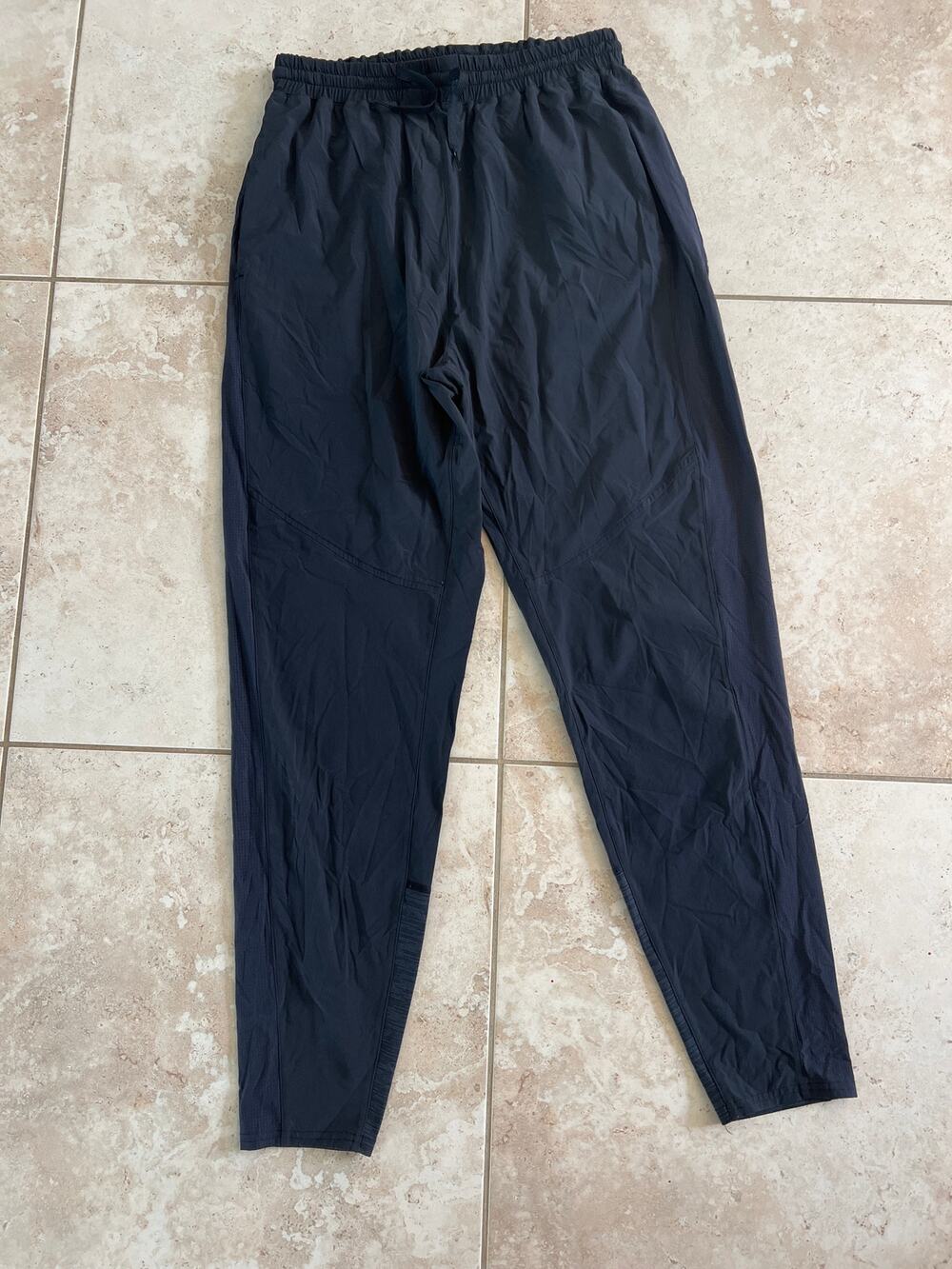 Outdoor Voices size medium black activewear pants